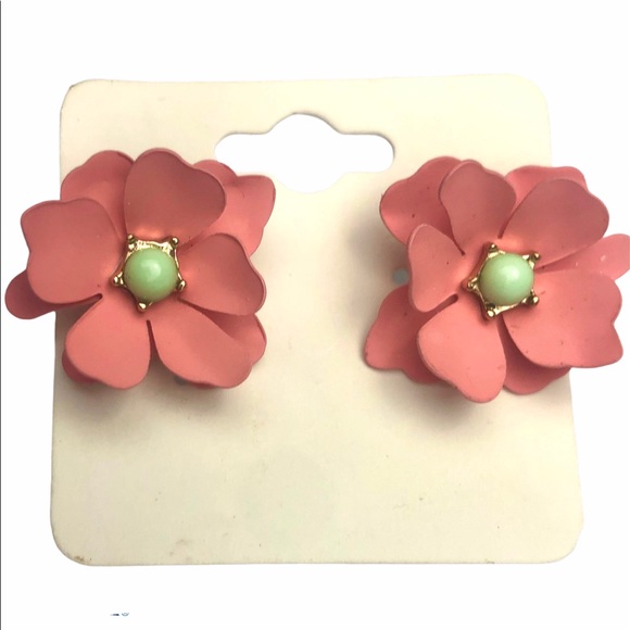 NEW 3D MAUVE PINK W/ GREEN FLOWER STUDS - Picture 2 of 3
